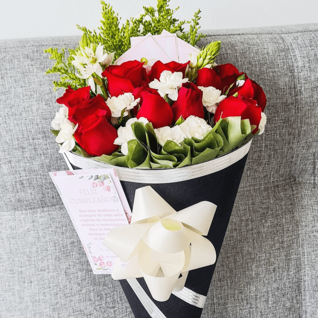Bouquet Cono de Rosas - BOCADOS SORPRESA